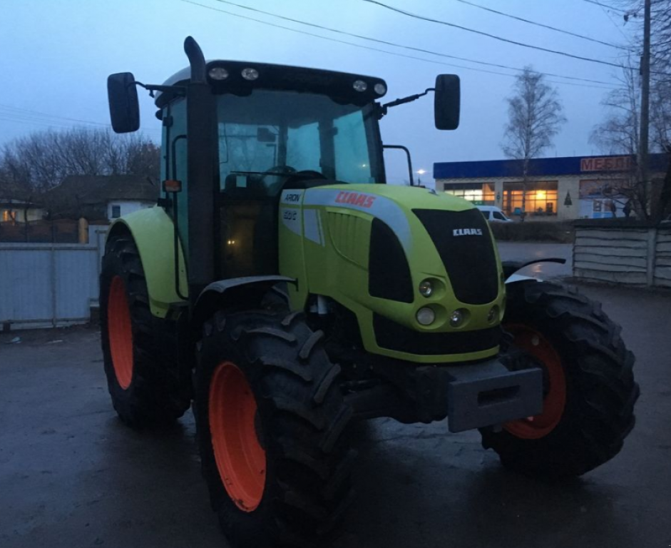 Oldtimer-Traktor des Typs CLAAS Arion 610, Neumaschine in Теплик (Bild 1)