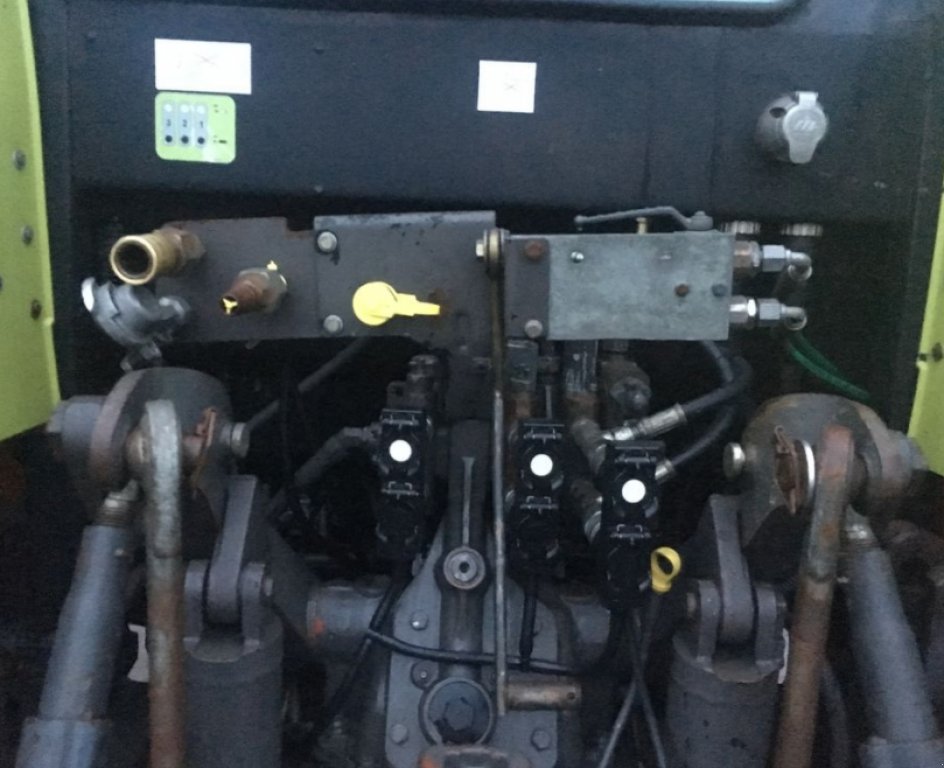 Oldtimer-Traktor des Typs CLAAS Arion 610, Neumaschine in Теплик (Bild 5)