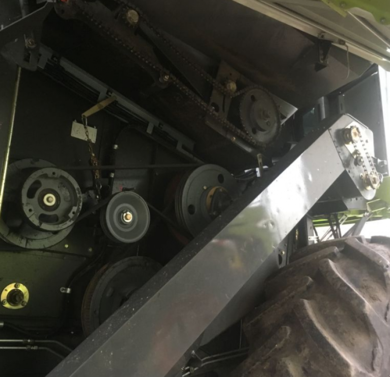 Oldtimer-Mähdrescher des Typs CLAAS Tucano 440, Neumaschine in Теплик (Bild 9)