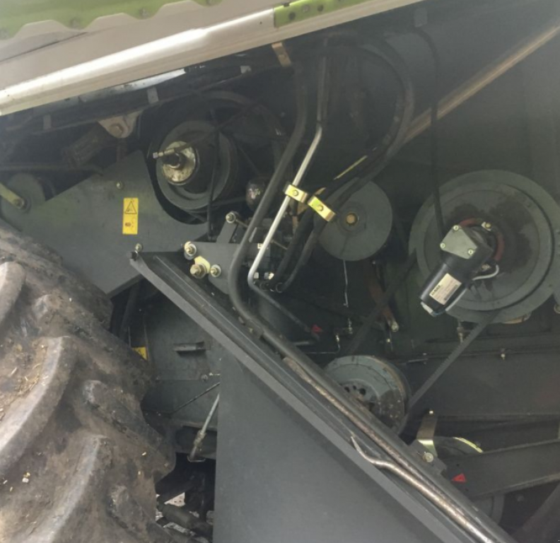 Oldtimer-Mähdrescher des Typs CLAAS Tucano 440, Neumaschine in Теплик (Bild 7)