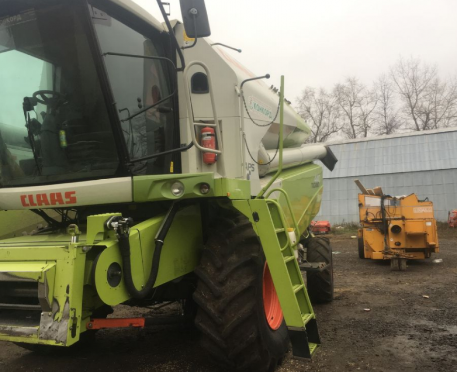 Oldtimer-Mähdrescher des Typs CLAAS Tucano 440, Neumaschine in Теплик (Bild 2)