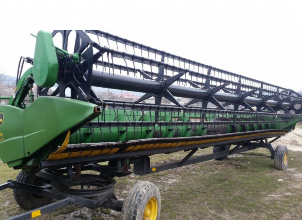 Schneidwerk des Typs John Deere 630F,  in Чортків (Bild 2)