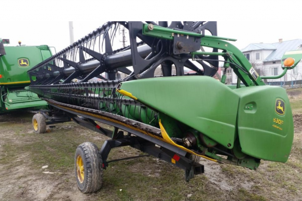 Schneidwerk des Typs John Deere 630F,  in Чортків (Bild 1)