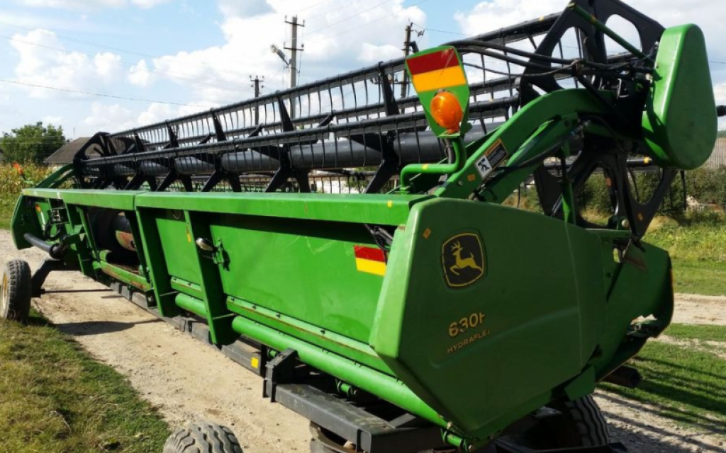 Schneidwerk des Typs John Deere 930F,  in Чортків (Bild 2)