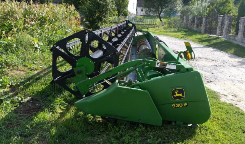Schneidwerk des Typs John Deere 930F,  in Чортків (Bild 3)