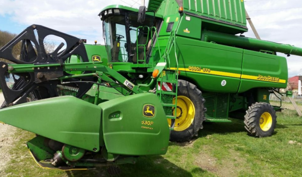 Oldtimer-Mähdrescher des Typs John Deere 9880i STS, Neumaschine in Чортків (Bild 4)