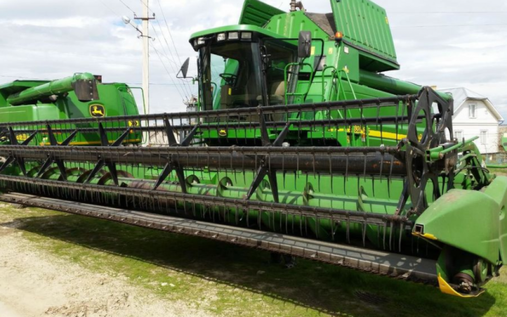 Oldtimer-Mähdrescher des Typs John Deere 9880i STS, Neumaschine in Чортків (Bild 1)