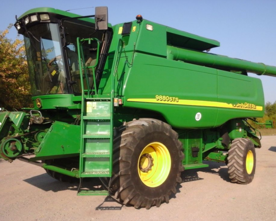 Oldtimer-Mähdrescher des Typs John Deere 9880 STS, Neumaschine in Чортків (Bild 1)