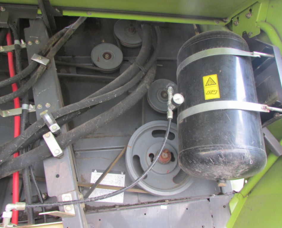 Oldtimer-Mähdrescher des Typs CLAAS Tucano 440, Neumaschine in Чортків (Bild 9)