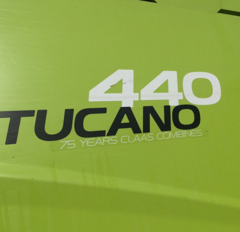 Oldtimer-Mähdrescher des Typs CLAAS Tucano 440, Neumaschine in Чортків (Bild 2)