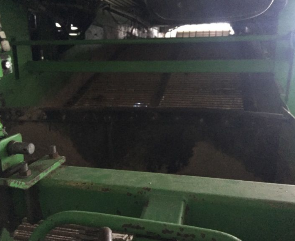 Kartoffelvollernter des Typs AVR ARB 230,  in Новгород-Сіверський (Bild 5)