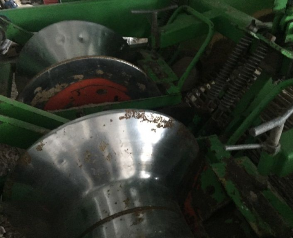 Kartoffelvollernter des Typs AVR ARB 230,  in Новгород-Сіверський (Bild 3)