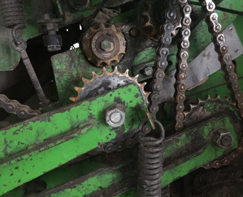 Kartoffelvollernter des Typs AVR ARB 230,  in Новгород-Сіверський (Bild 8)