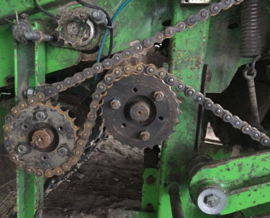 Kartoffelvollernter des Typs AVR ARB 230,  in Новгород-Сіверський (Bild 7)