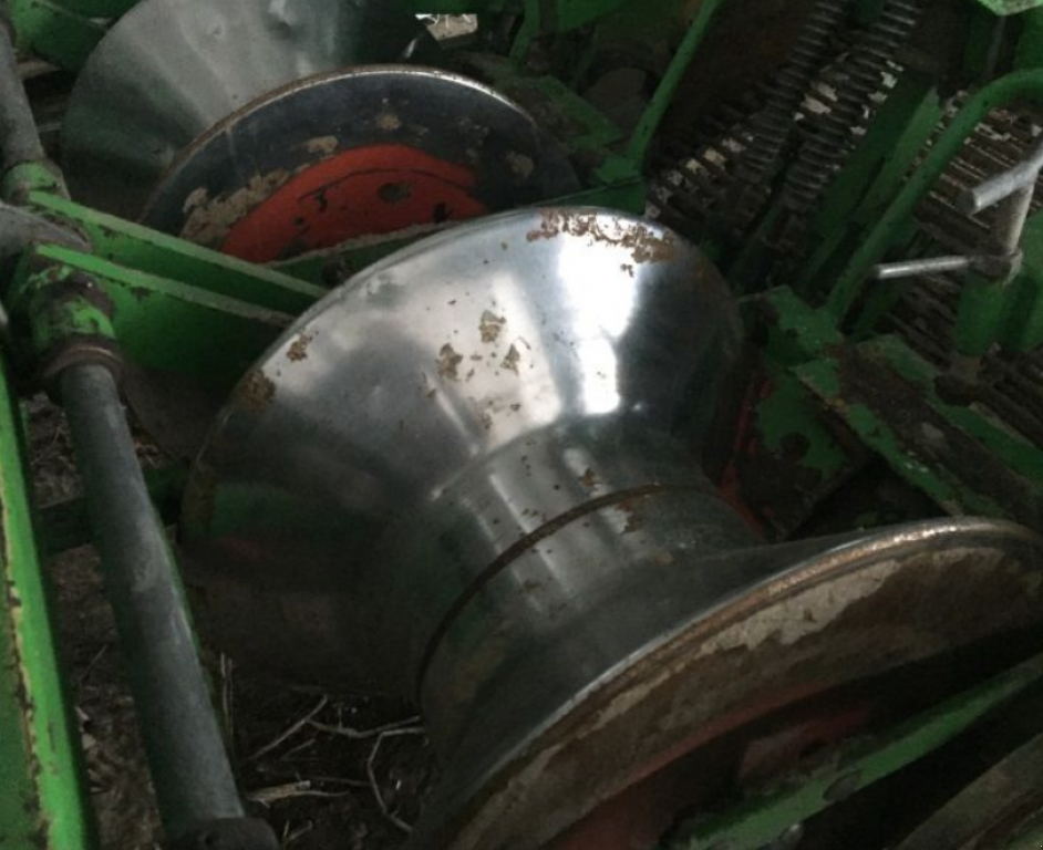 Kartoffelvollernter des Typs AVR ARB 230,  in Новгород-Сіверський (Bild 2)