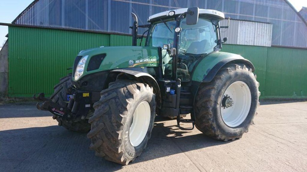 Oldtimer-Traktor des Typs New Holland T7.250, Neumaschine in Полтава (Bild 1)