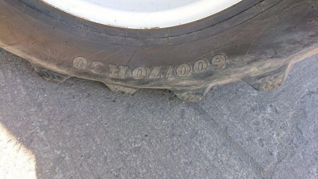 Oldtimer-Traktor des Typs New Holland T7.250, Neumaschine in Полтава (Bild 4)