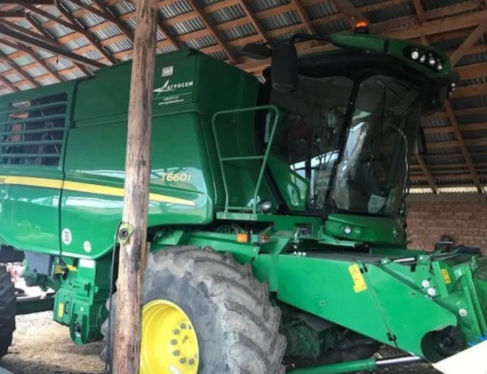 Oldtimer-Mähdrescher des Typs John Deere T560, Neumaschine in Тернопіль (Bild 1)