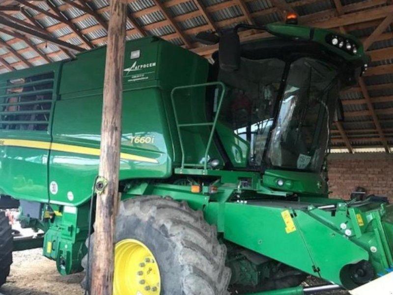 Oldtimer-Mähdrescher des Typs John Deere T560, Neumaschine in Тернопіль (Bild 1)