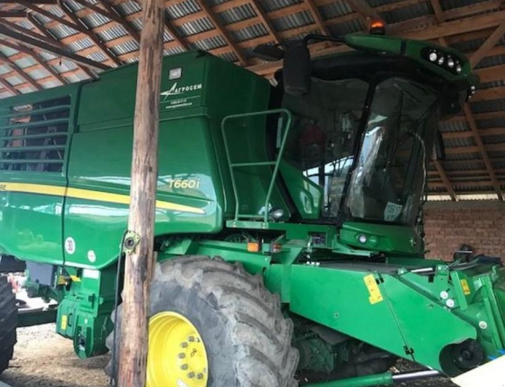 Oldtimer-Mähdrescher des Typs John Deere T560, Neumaschine in Тернопіль (Bild 7)