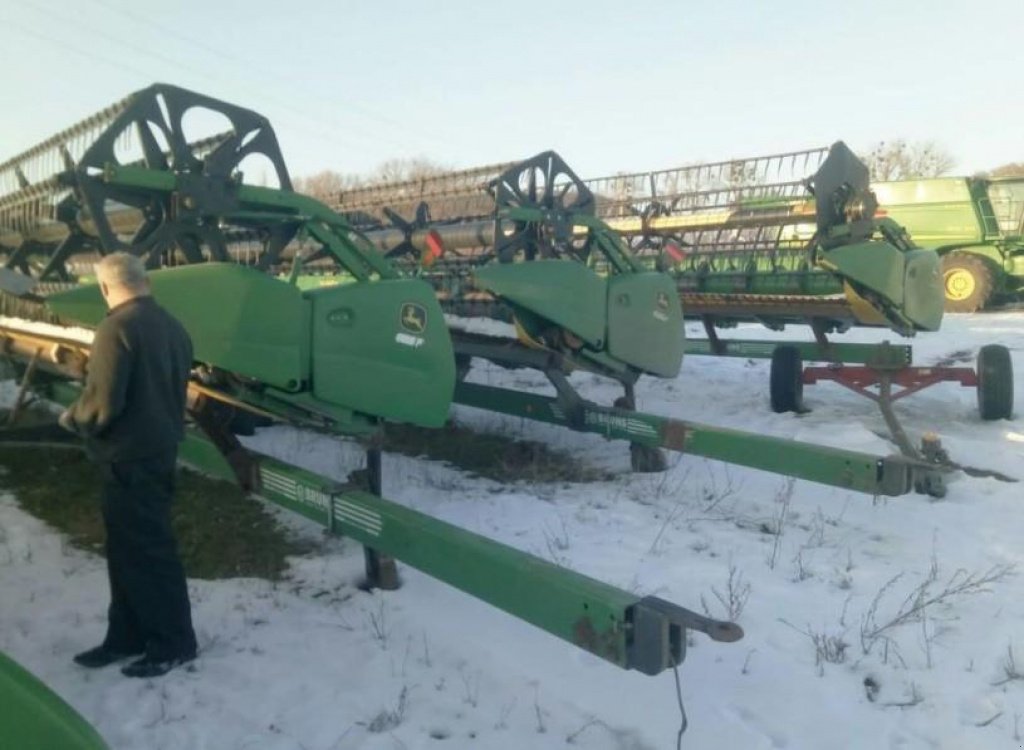 Oldtimer-Mähdrescher des Typs John Deere 9770 STS, Neumaschine in Тернопіль (Bild 3)