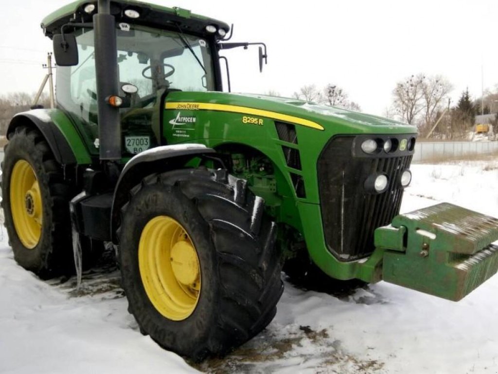 Oldtimer-Traktor des Typs John Deere 8295R, Neumaschine in Тернопіль (Bild 3)