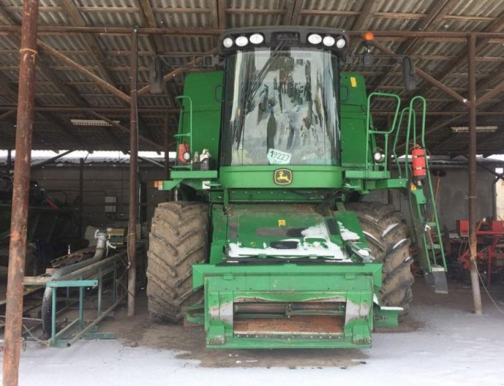 Oldtimer-Mähdrescher des Typs John Deere W550, Neumaschine in Тернопіль (Bild 1)