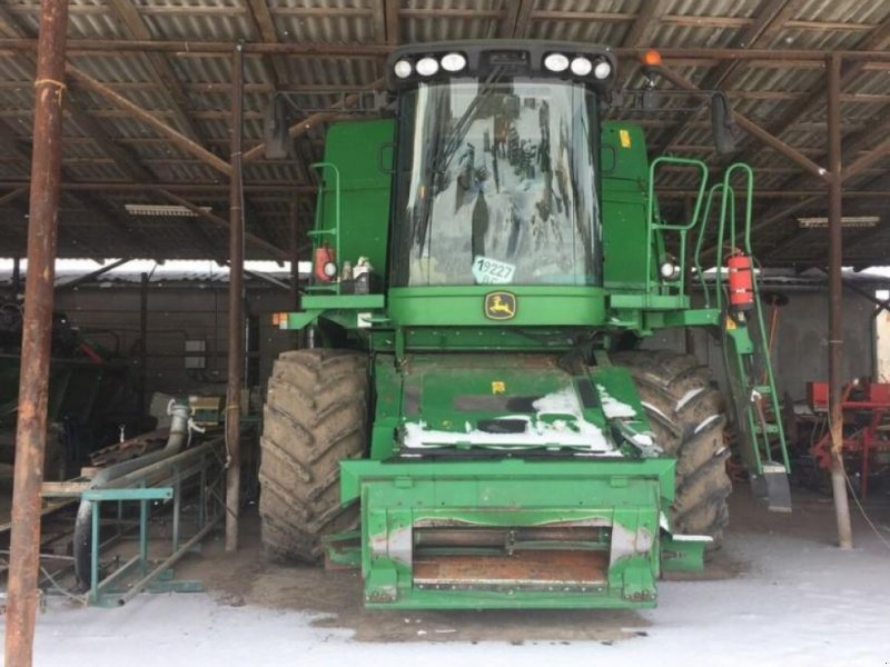 Oldtimer-Mähdrescher des Typs John Deere W550, Neumaschine in Тернопіль (Bild 1)