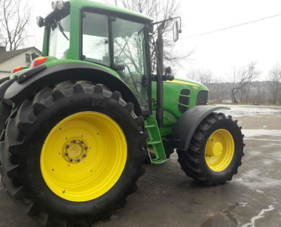 Oldtimer-Traktor des Typs John Deere 7530, Neumaschine in Київ (Bild 8)