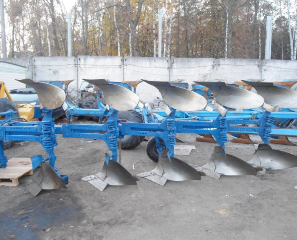 Scheibenpflug des Typs Rabe 3+1+1,  in Київ (Bild 3)