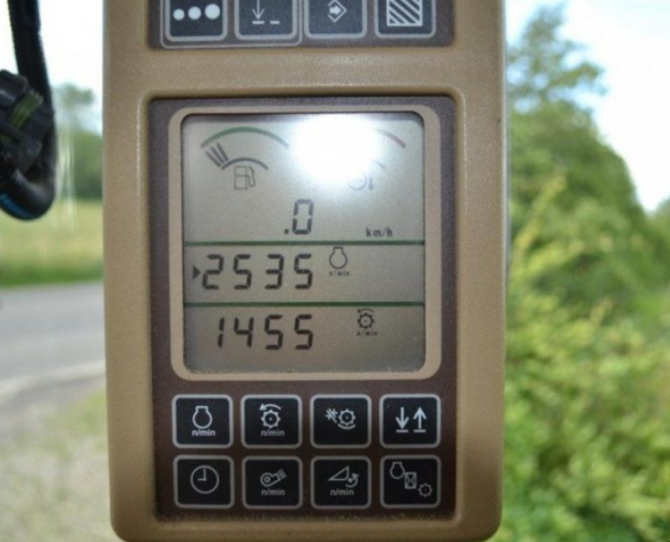 Oldtimer-Mähdrescher des Typs John Deere 9880 STS, Neumaschine in Київ (Bild 4)