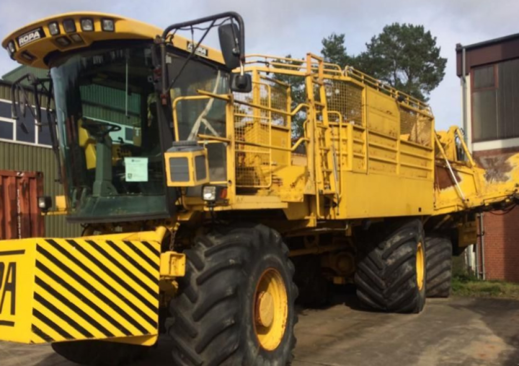 Rübenvollernter des Typs ROPA Euro Tiger,  in Київ (Bild 1)