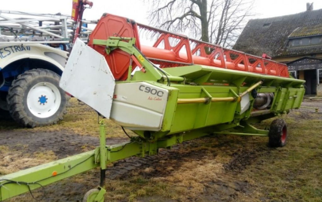 Oldtimer-Mähdrescher des Typs CLAAS Lexion 580+,  in Київ (Bild 5)