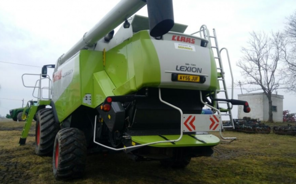 Oldtimer-Mähdrescher des Typs CLAAS Lexion 580+,  in Київ (Bild 6)