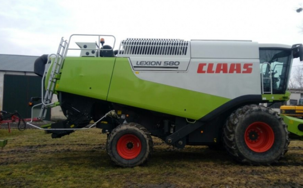 Oldtimer-Mähdrescher des Typs CLAAS Lexion 580+,  in Київ (Bild 3)