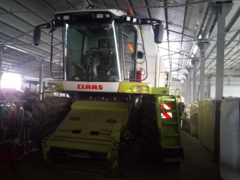 Oldtimer-Mähdrescher des Typs CLAAS Lexion 600, Neumaschine in Київ (Bild 1)