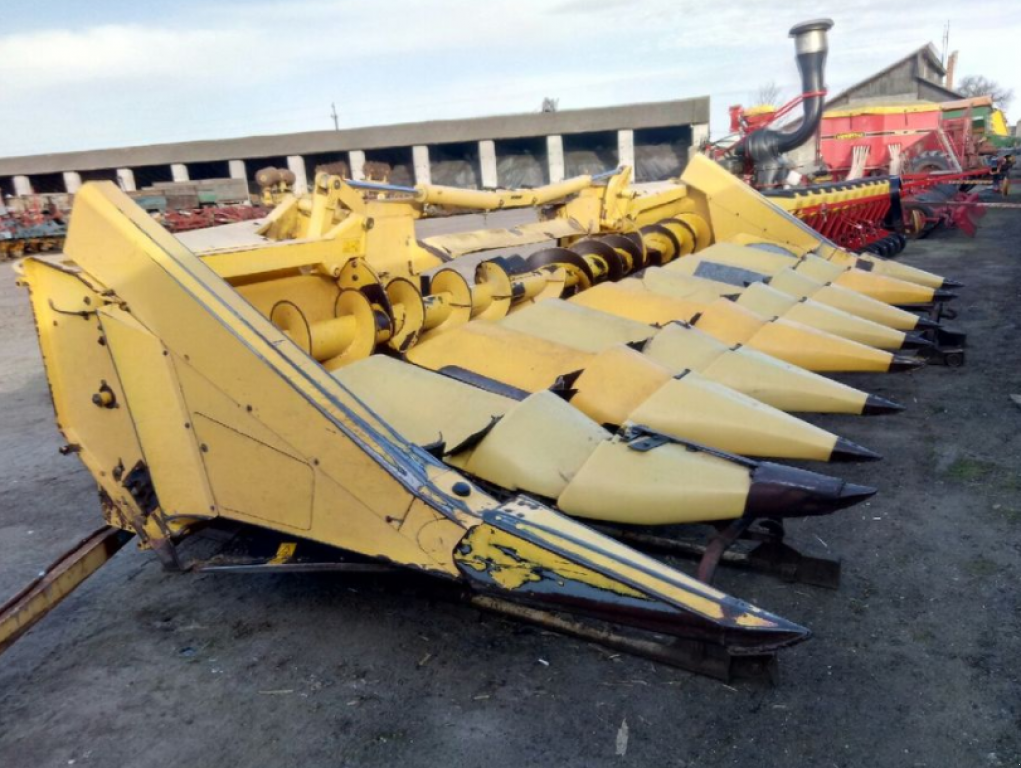 Oldtimer-Mähdrescher des Typs New Holland CX8080, Neumaschine in Вузлове (Bild 6)