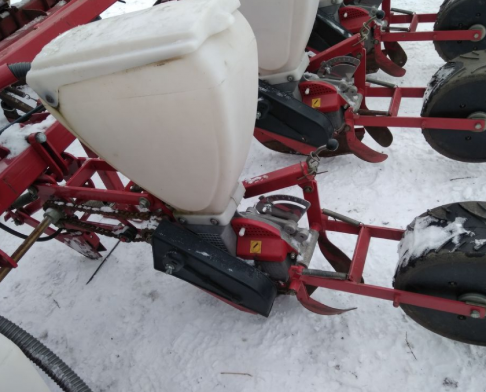 Gareeggenfelder des Typs CHERVONA ZIRKA УПС-8,  in Василівка (Bild 3)