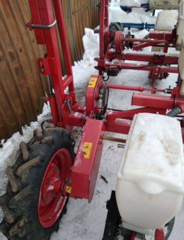 Gareeggenfelder des Typs CHERVONA ZIRKA УПС-8,  in Василівка (Bild 7)