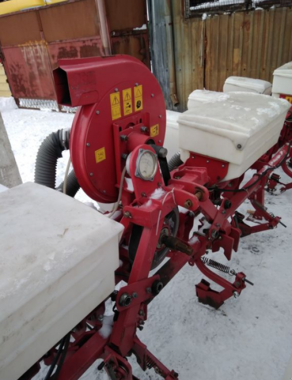 Gareeggenfelder des Typs CHERVONA ZIRKA УПС-8,  in Василівка (Bild 2)