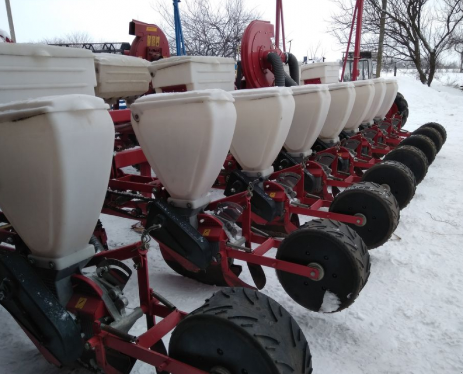 Gareeggenfelder des Typs CHERVONA ZIRKA УПС-8,  in Василівка (Bild 6)