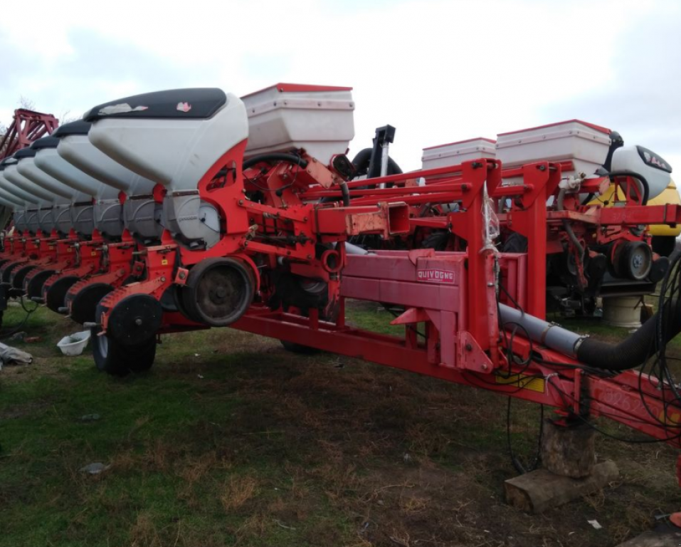 Gareeggenfelder des Typs Quivogne Prosem K16,  in Василівка (Bild 1)