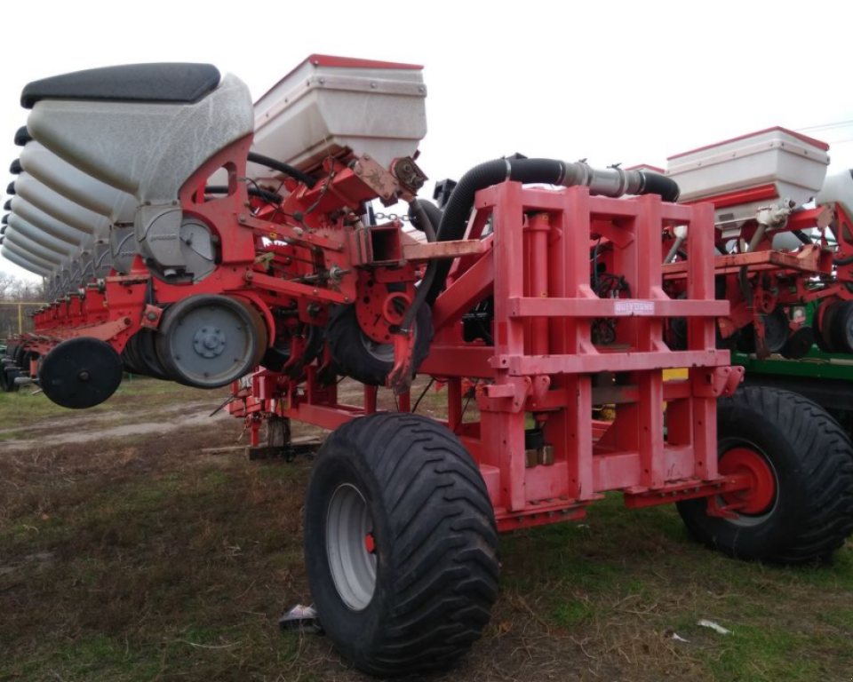 Gareeggenfelder des Typs Quivogne Prosem K16,  in Василівка (Bild 10)