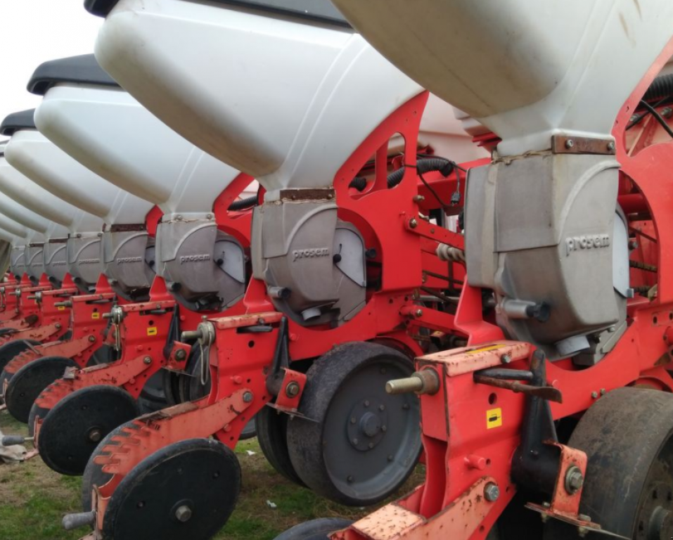 Gareeggenfelder des Typs Quivogne Prosem K16,  in Василівка (Bild 5)