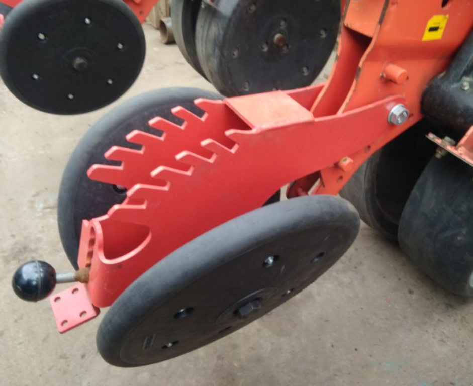 Gareeggenfelder des Typs Quivogne Prosem K8,  in Василівка (Bild 5)