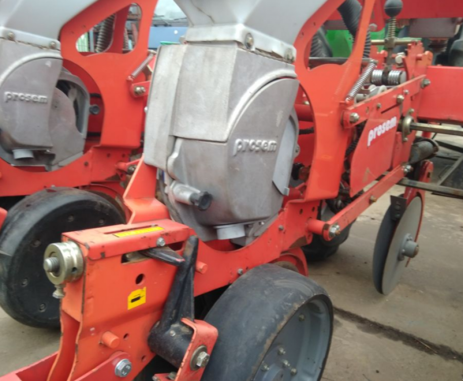 Gareeggenfelder des Typs Quivogne Prosem K8,  in Василівка (Bild 3)