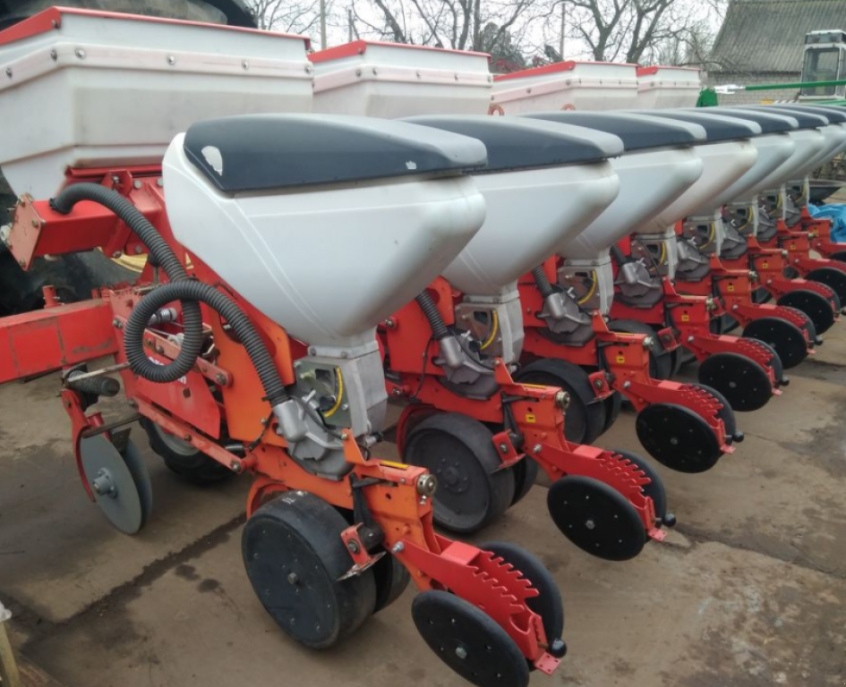 Gareeggenfelder des Typs Quivogne Prosem K8,  in Василівка (Bild 1)