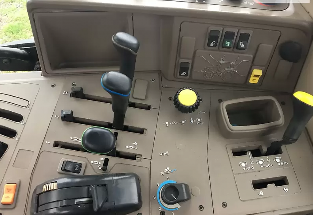 Oldtimer-Traktor des Typs John Deere 6830, Neumaschine in Луцьк (Bild 5)