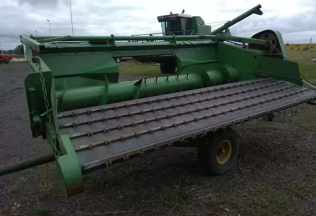 Oldtimer-Mähdrescher des Typs John Deere 960, Neumaschine in Луцьк (Bild 5)