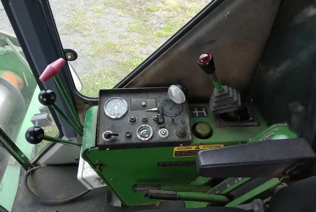 Oldtimer-Mähdrescher des Typs John Deere 960, Neumaschine in Луцьк (Bild 7)